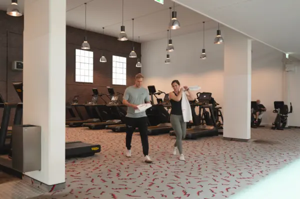 Photo of Manhattan Club Wien cardio area, man and woman with towels