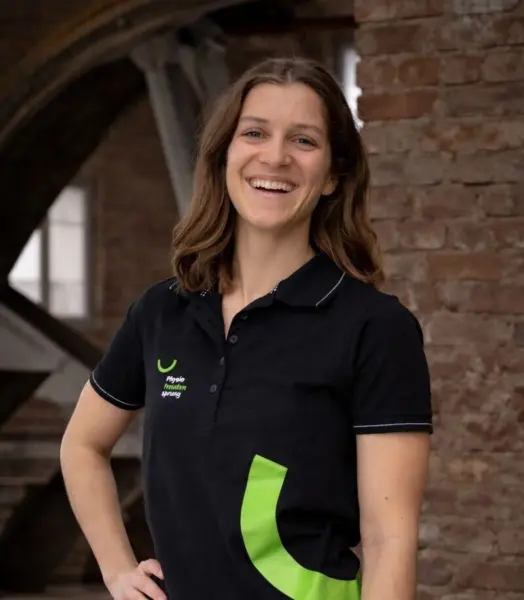 Portrait Physio Freudensprung von Flora Hofer